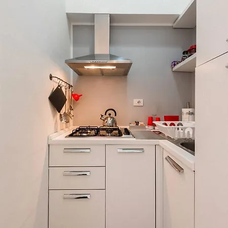 A Due Passi Dal Centro - Policlinico Apartamento *